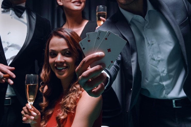 Pengguna dewasa Indonesia membaca syarat ketentuan kitabet88 di perangkat mobile